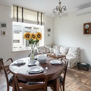 Cheerful Air Conditioned With Mezzanine And Parking - Old Town Apartamento Cracovia